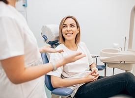 patient having consultation with dentist in Pittsburgh 