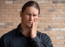 person with a toothache in Pittsburgh