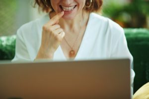 Woman talking to dentist in Pittsburgh on computer